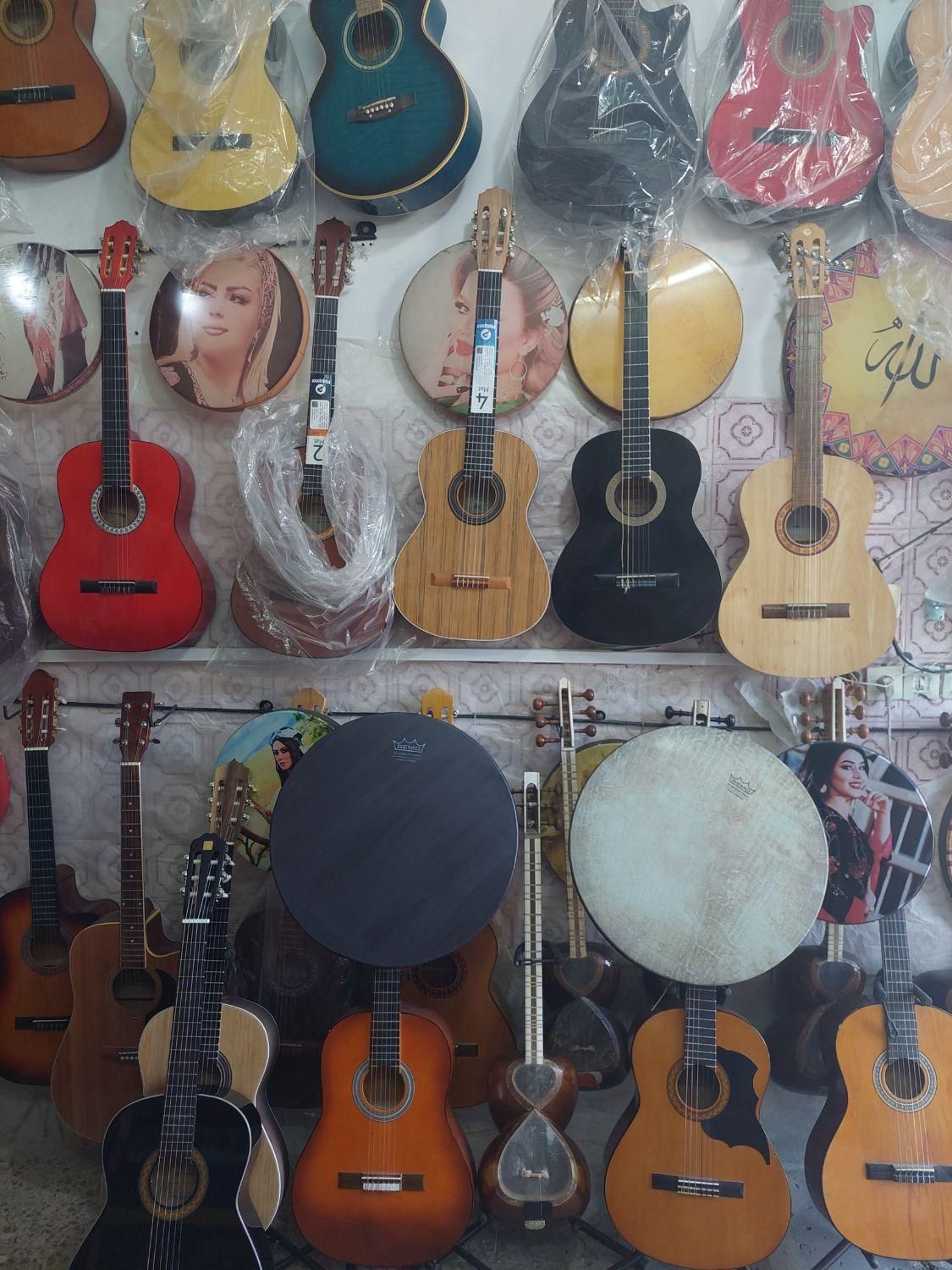 نینوک لبی دندونی|گیتار، بیس، امپلیفایر|جهرم, |دیوار