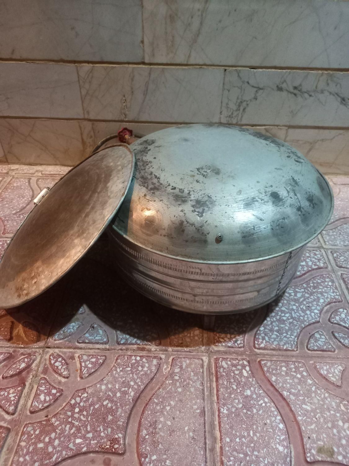 ساج سالم|ظروف پخت‌وپز|قیدار, |دیوار