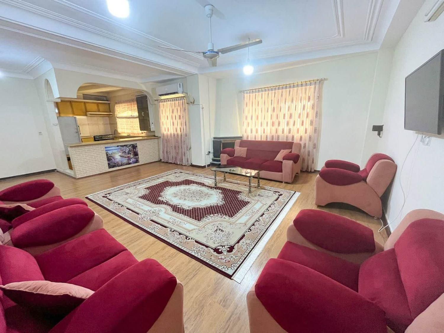 اجاره کوتاه مدت دو خواب با پارکینگ|اجارهٔ کوتاهمدت آپارتمان و سوئیت|قائمشهر, |دیوار