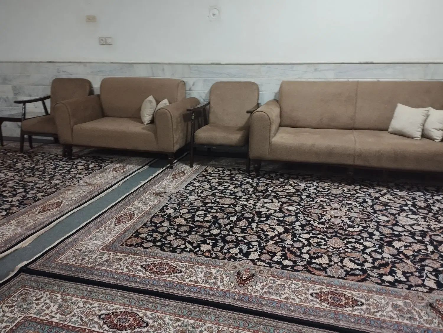 مبلمان مینیمال بامیزعسلی|مبلمان خانگی و میز عسلی|قم, باغ شریفی|دیوار