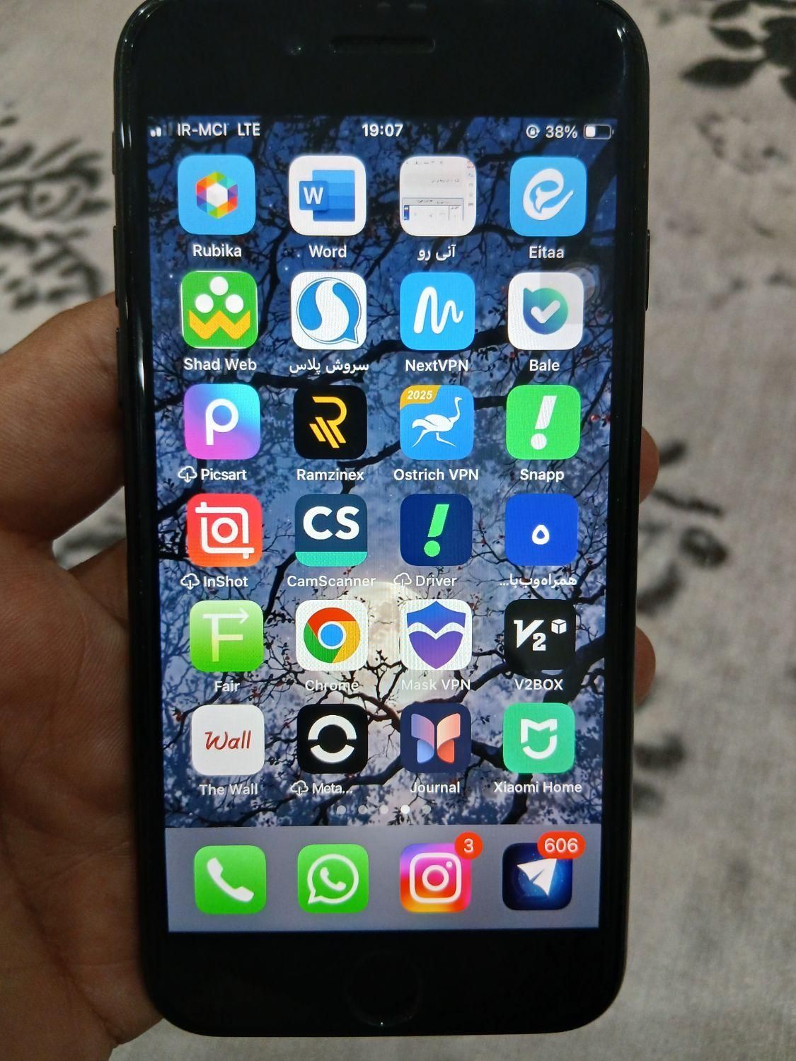 اپل iPhone SE (2020) با حافظهٔ ۱۲۸ گیگابایت|موبایل|تهران, ابن بابویه|دیوار