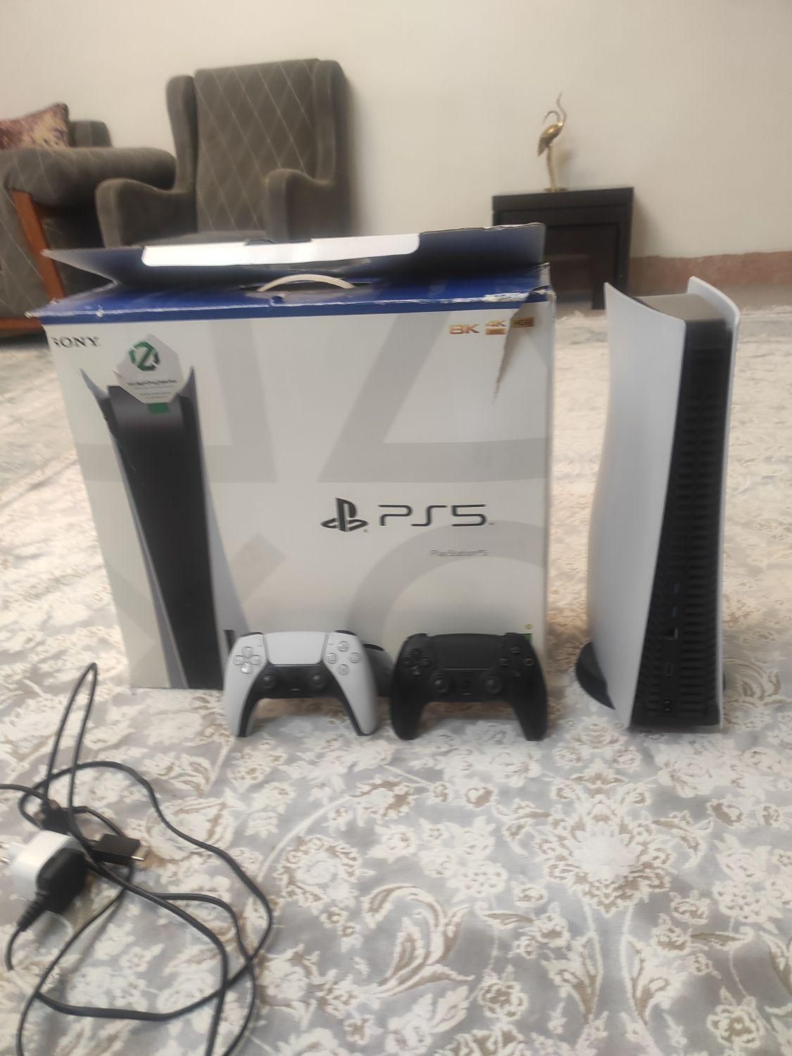 ps5 اروپایی خیلی کم کار دو دسته DVD دارای ده بازی|کنسول، بازی ویدئویی و آنلاین|ساوه, |دیوار