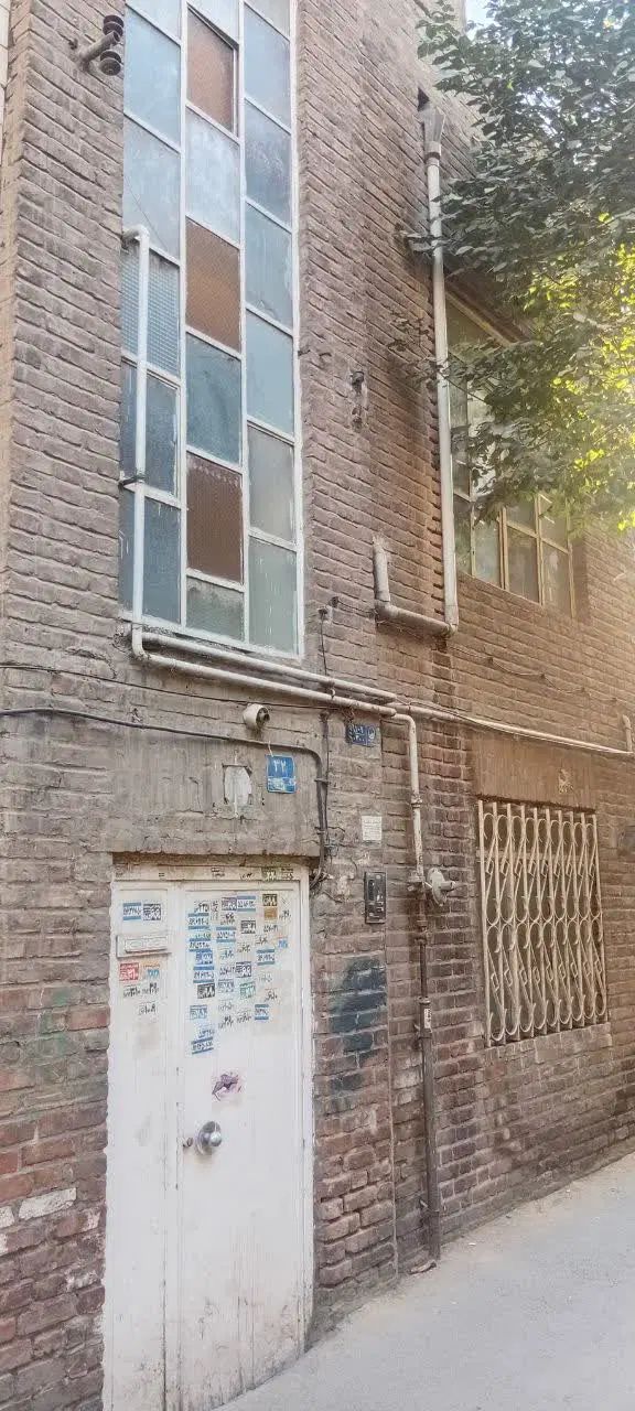 خانه ای ۸۹ متری  کلنگی آجری قابل سکونت|فروش خانه و ویلا|تهران, سلیمانی|دیوار