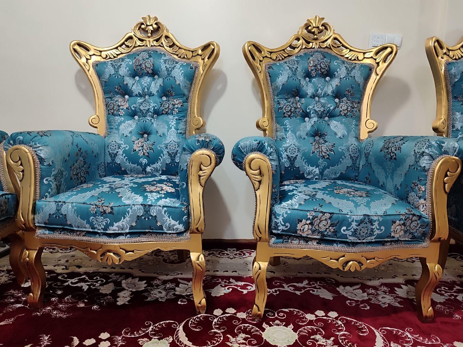 مبلمان سلطنتی ۹نفره با میز عسلی سالم وتمیز|مبلمان خانگی و میز عسلی|تهران, جوادیه|دیوار
