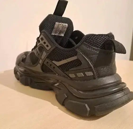 کتونی بالنسیاگا Balenciaga سایز 44|کیف، کفش، کمربند|تهران, گیشا|دیوار
