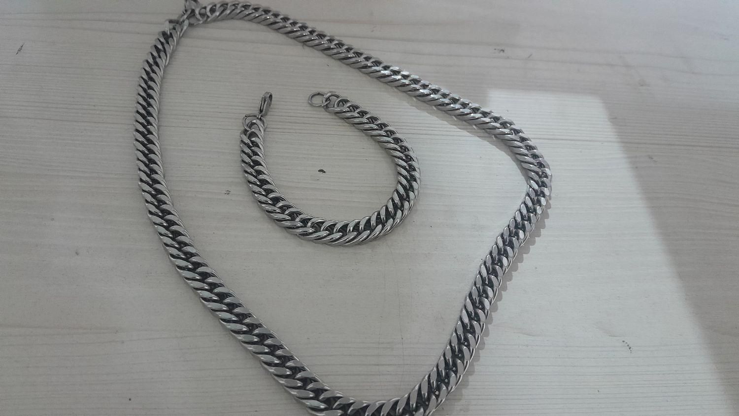 گردن بند و دستبند|بدلیجات|کاشمر, |دیوار