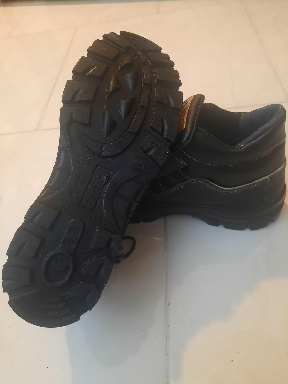 کفش کار سایز 44 و 45|کیف، کفش، کمربند|میانه, |دیوار