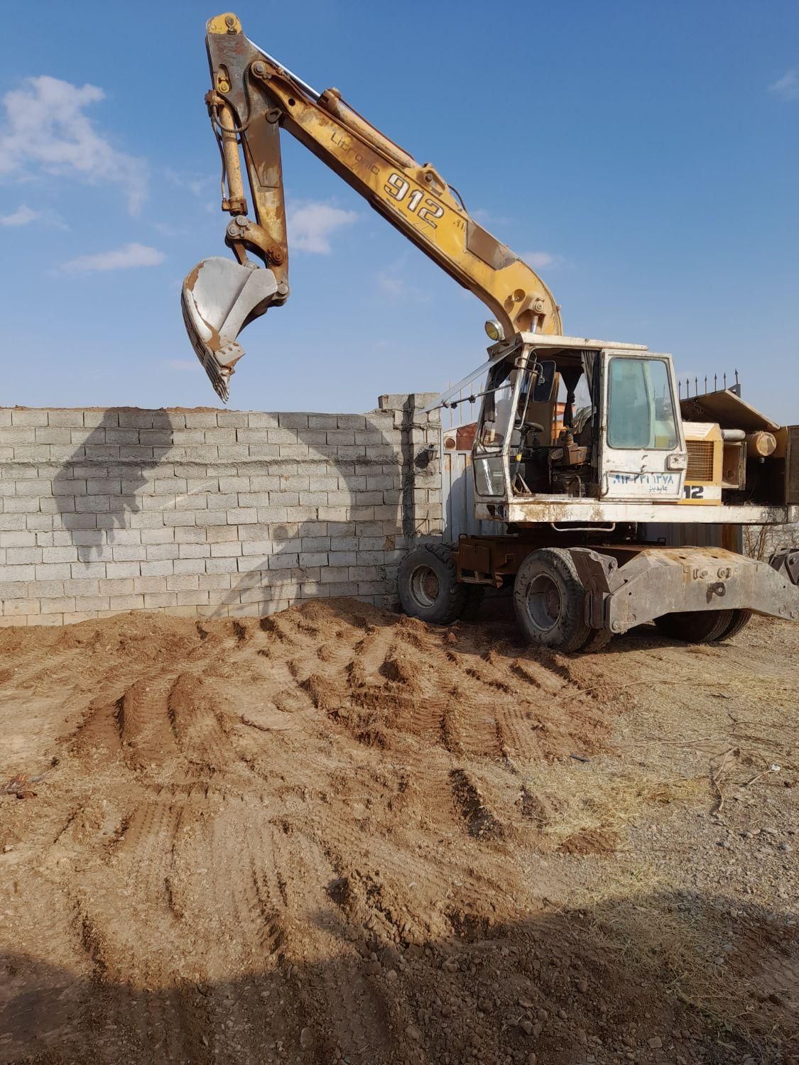 لودر کمپرس بیل مکانیکی خاکبرداری تخریب استخر|خدمات حمل و نقل|نجفآباد, شیخ بهایی جنوبی|دیوار