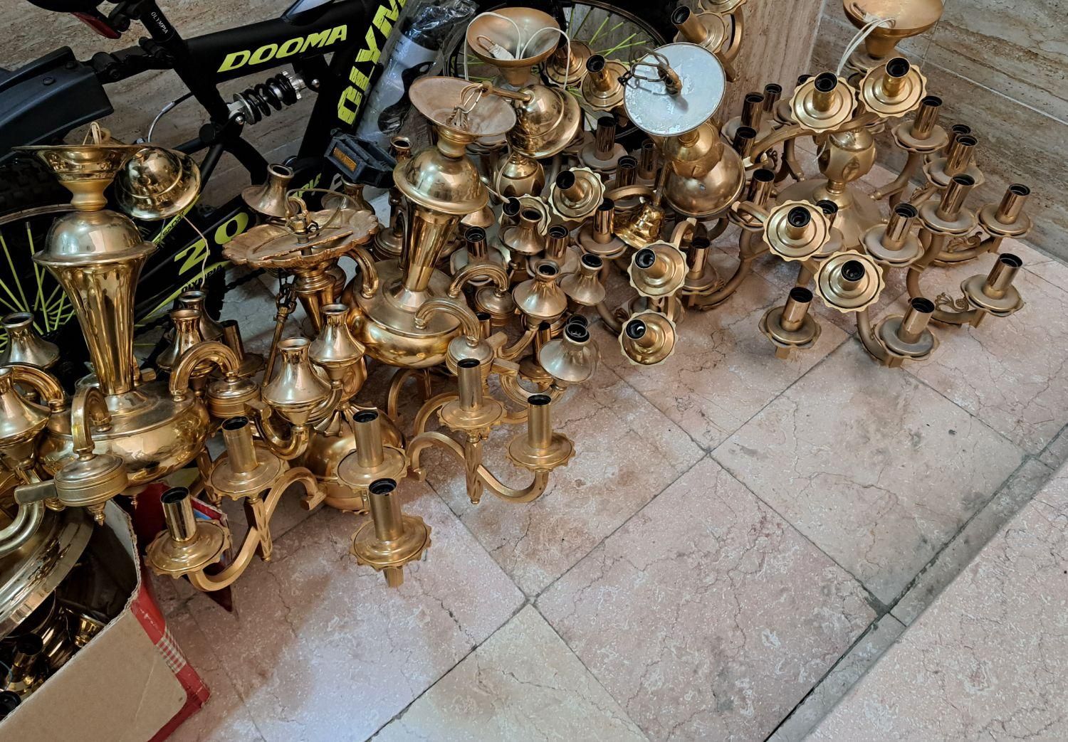 خریدار وفروش لوستر برنجی واب طلا ولوازم برنجی وغیر|لوستر و چراغ آویز|تهران, میدان ولیعصر|دیوار