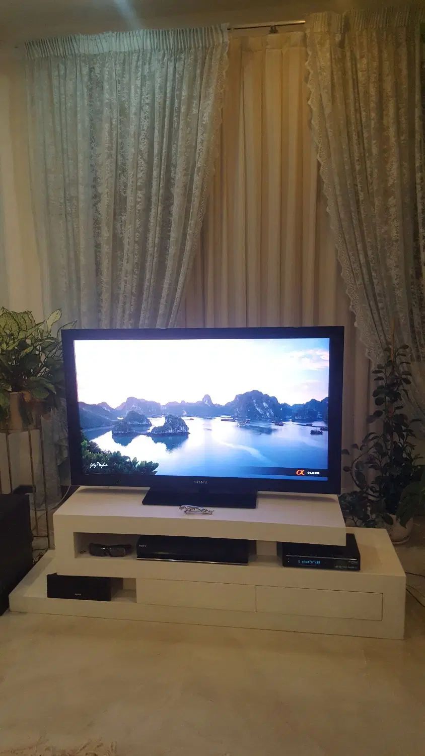 تلویزیون ۴۲ اینچ  SONY (در حد اک)|تلویزیون و پروژکتور|کرج, باغستان|دیوار