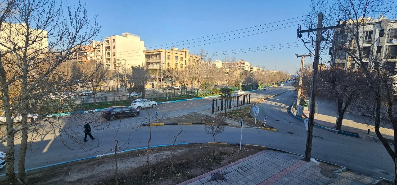 آپارتمان با کاربری اداری واقع در بر پروین|فروش دفتر کار، اتاق اداری، مطب|اصفهان, پروین|دیوار