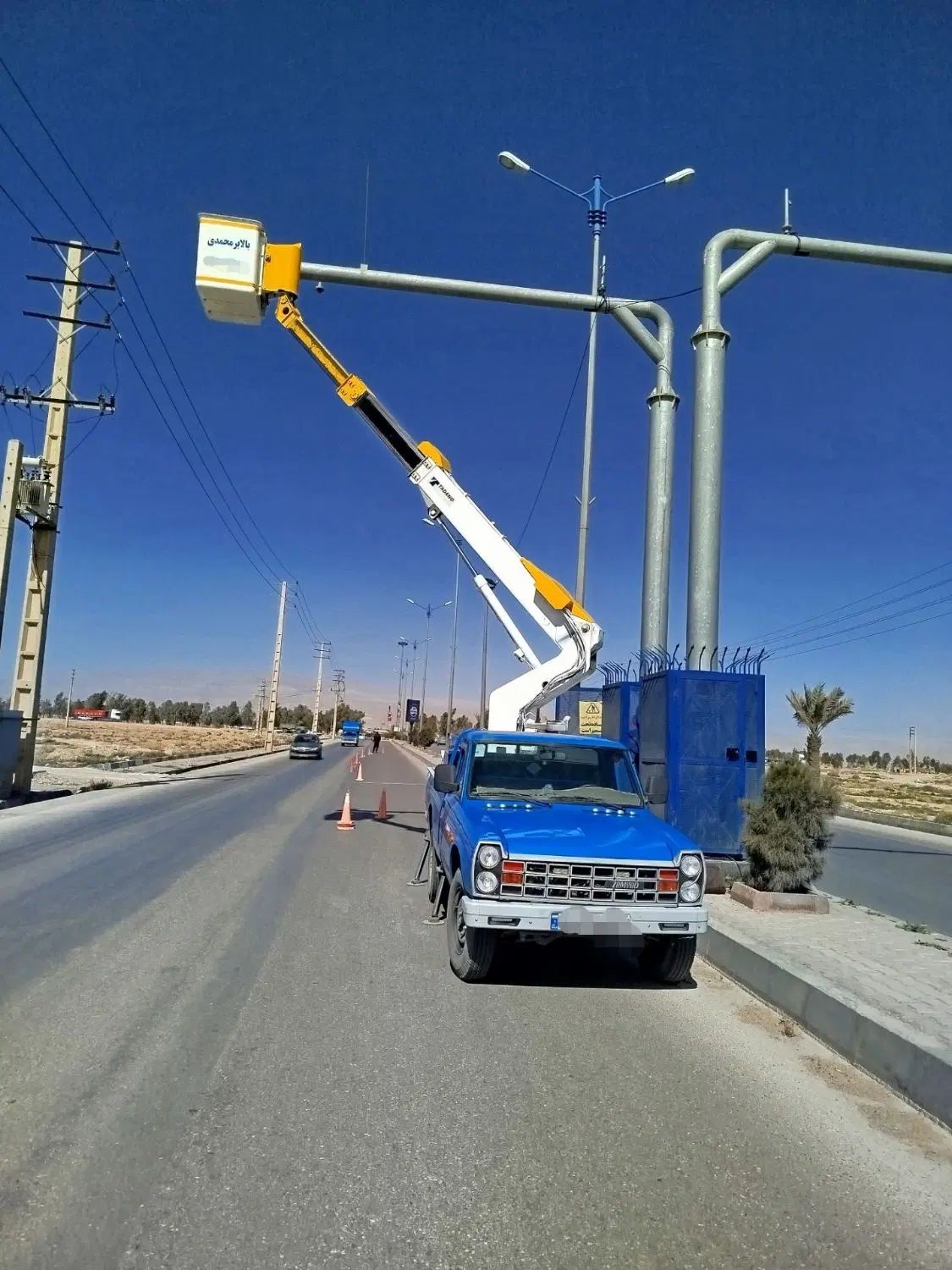 خدمات نیسان بالابر جرثقیل نیسانی ۱۲متری سبد دار|خدمات حمل و نقل|شیراز, شهرک فرهنگیان|دیوار