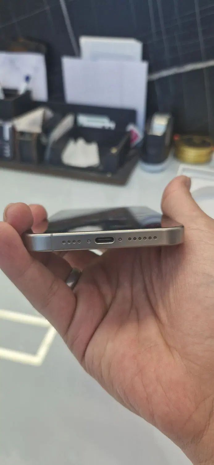 iPhone 15 Pro Max  در حد نو باطری ۹۷٪|موبایل|اصفهان, گلزار|دیوار