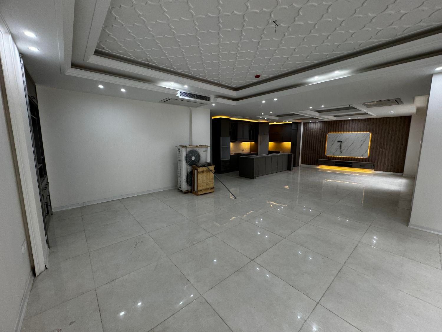 مرکز شهر ۱۶۵متر تکواحدی ۳خواب نوساز|فروش آپارتمان|ورامین, ورامین|دیوار