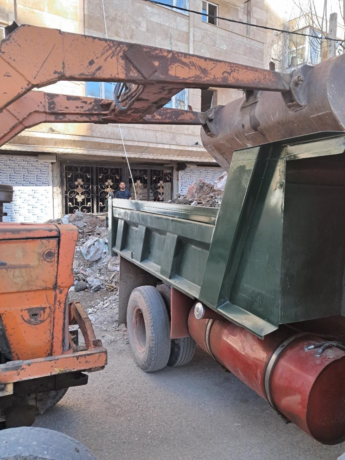 مصالح حمل نخاله ماسه شن پوکه آهک مخلوط خاک باغچه|خدمات حمل و نقل|اردبیل, |دیوار