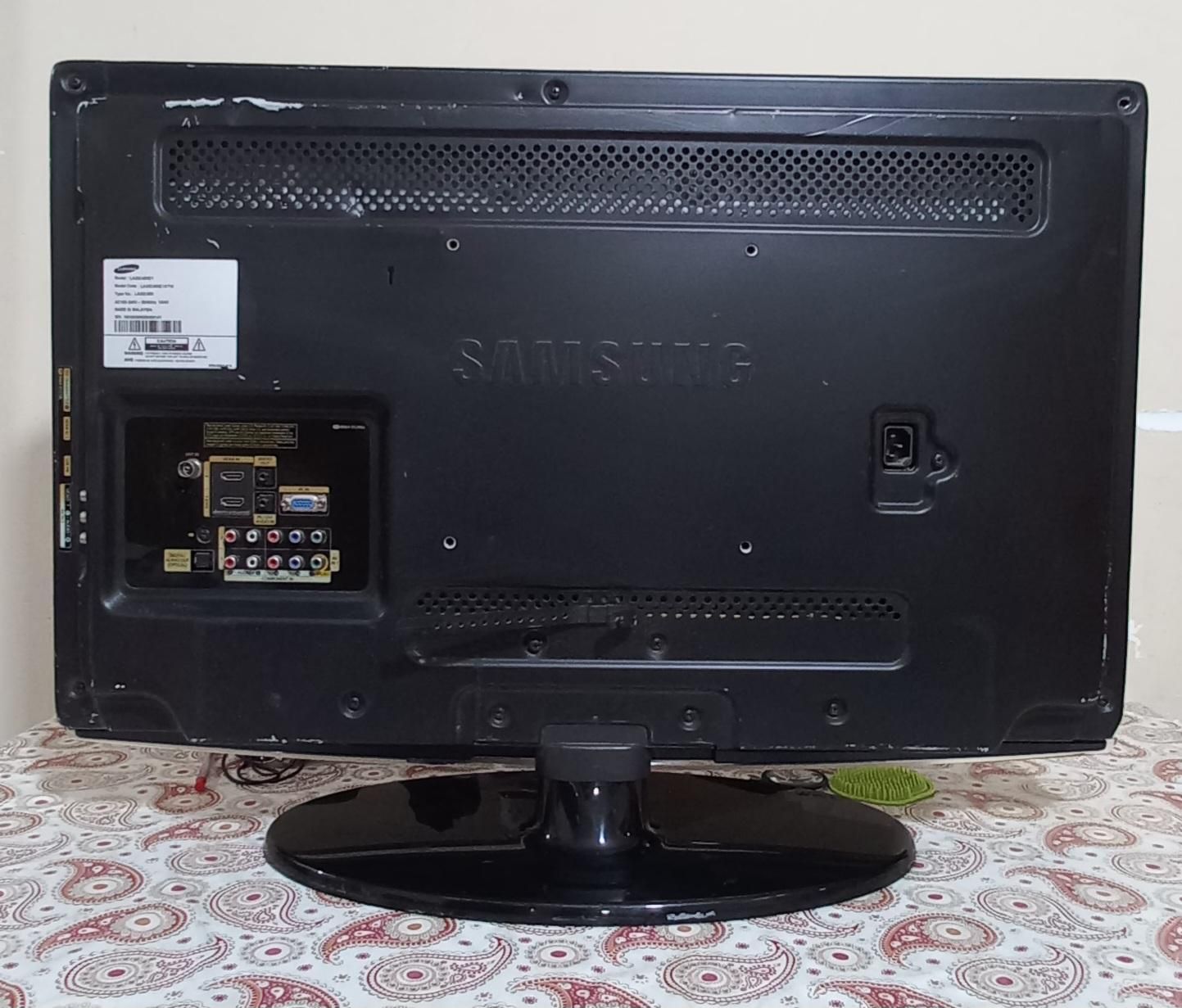 تلویزیون سامسونگ ال سی دی شکسته|تلویزیون و پروژکتور|پرند, فاز ۵|دیوار