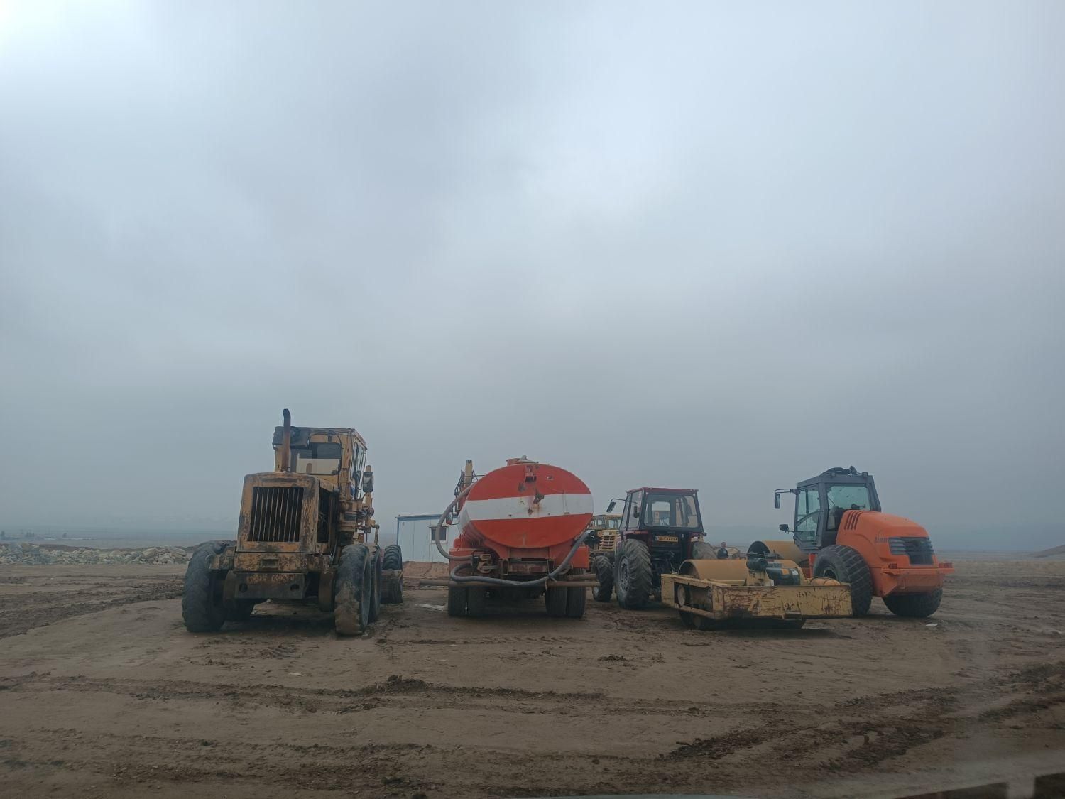 پیمانکاری راهسازی (گریدر غلطک آبپاش)|خدمات حمل و نقل|کاشان, کارگر|دیوار