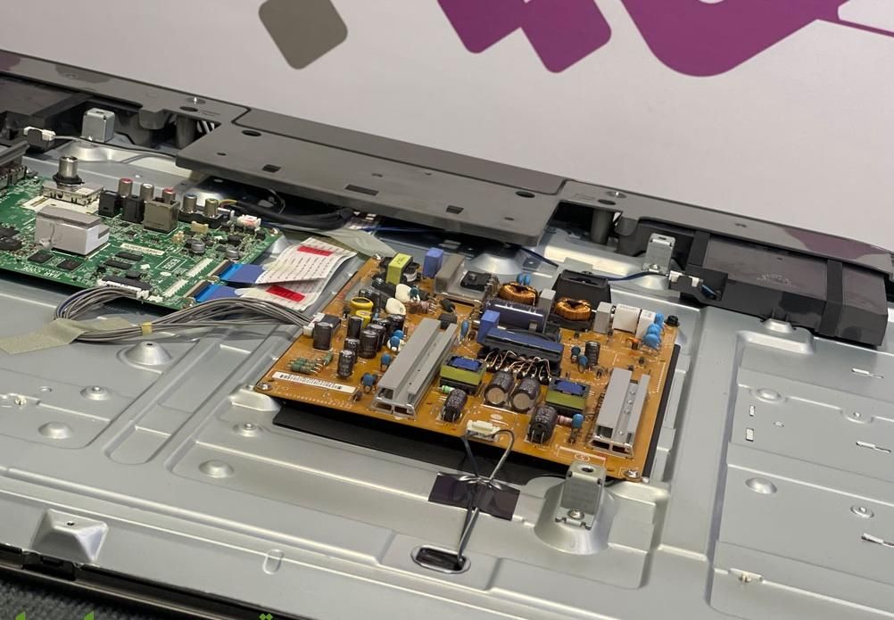 تعمیرات تخصصی تلویزیون در منزل LED و LCD|خدمات پیشه و مهارت|قم, آزادگان|دیوار