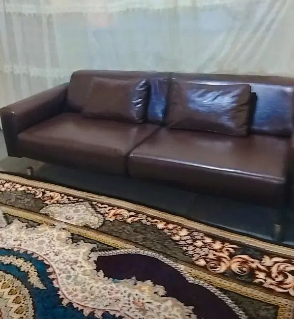 مبل ۳ نفره چرم طبیعی فروش به دلیل مهاجرت نو|مبلمان خانگی و میز عسلی|اهواز, زرگان|دیوار