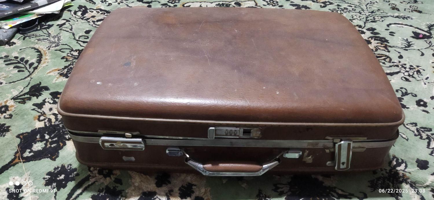 چمدان مسافرتی چرمی قدیمی|کیف، کفش، کمربند|قم, چهار مردان|دیوار