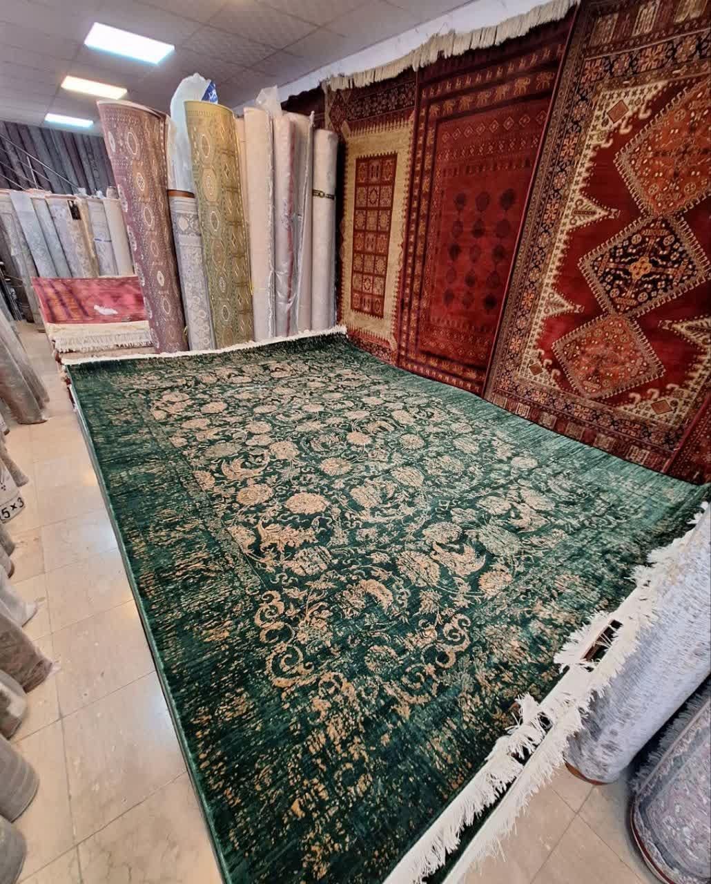 فرش ۹ متری پتینه سبز گرانمایه ۷۰۰ شانه نگارین جان|فرش|مشهد, امیر|دیوار