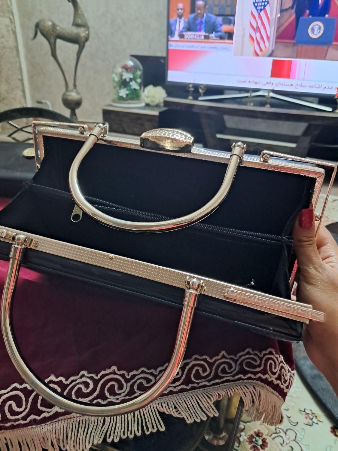 ساعت دیواری گل مصنوعی کیف مجلسی|گل مصنوعی|قوچان, |دیوار