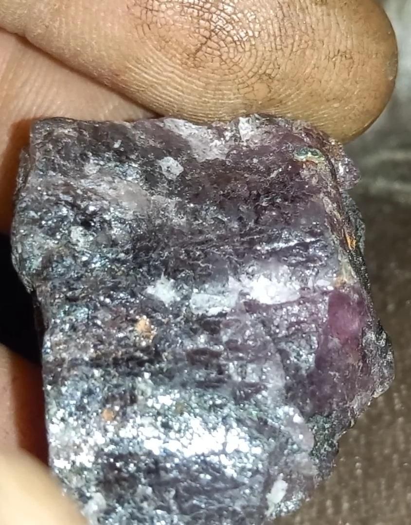 یاقوت طبیعی تراش نخورده اصل|جواهرات|اصفهان, بهارستان|دیوار