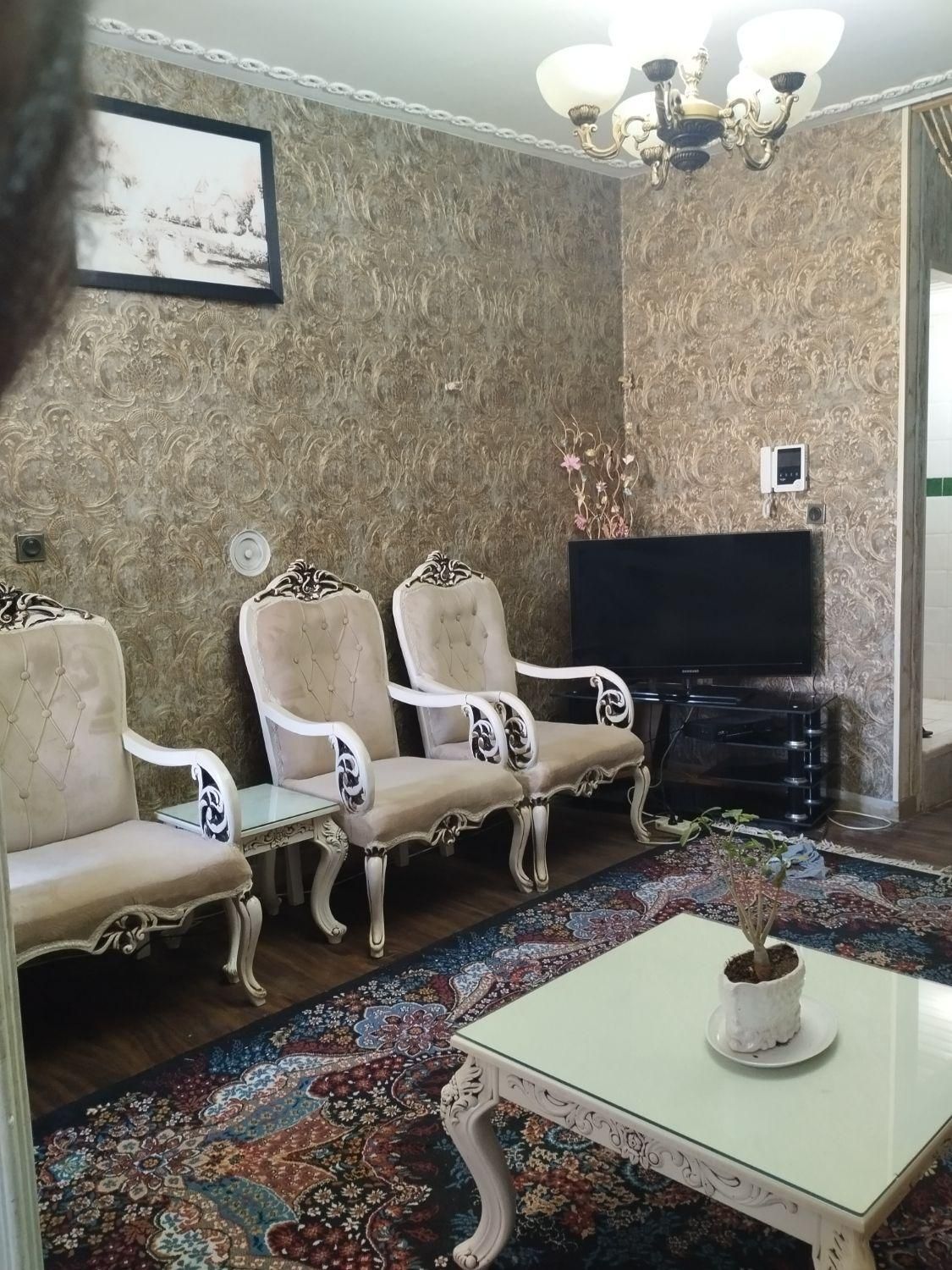 اجاره آپارتمان مبله جهت خانواده|اجارهٔ کوتاه‌مدت آپارتمان و سوئیت|شیراز, فرگاز|دیوار