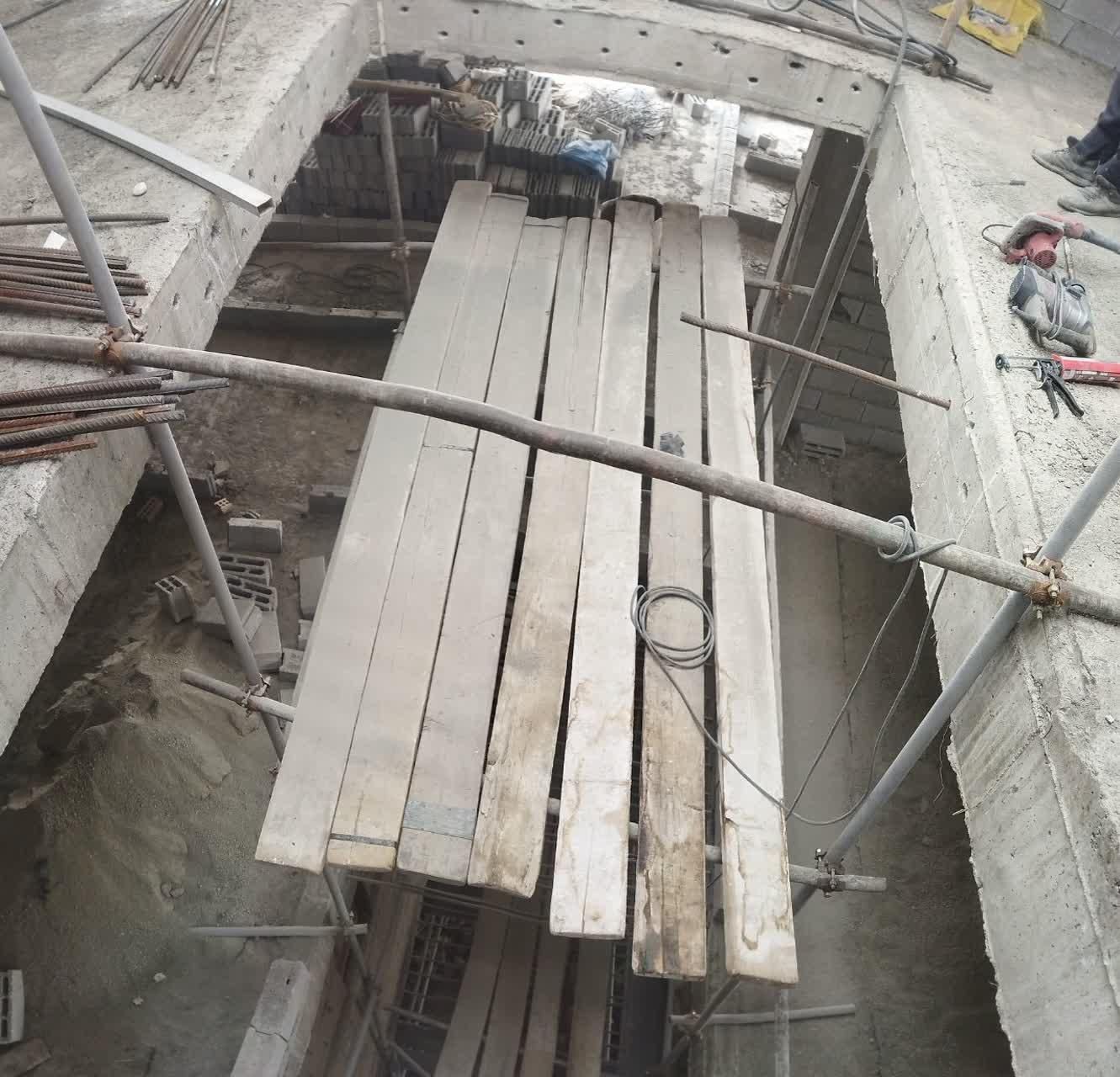 سوراخ کاری ،کاشت میلگرد ، نصب پلیت|خدمات پیشه و مهارت|تهران, الهیه|دیوار