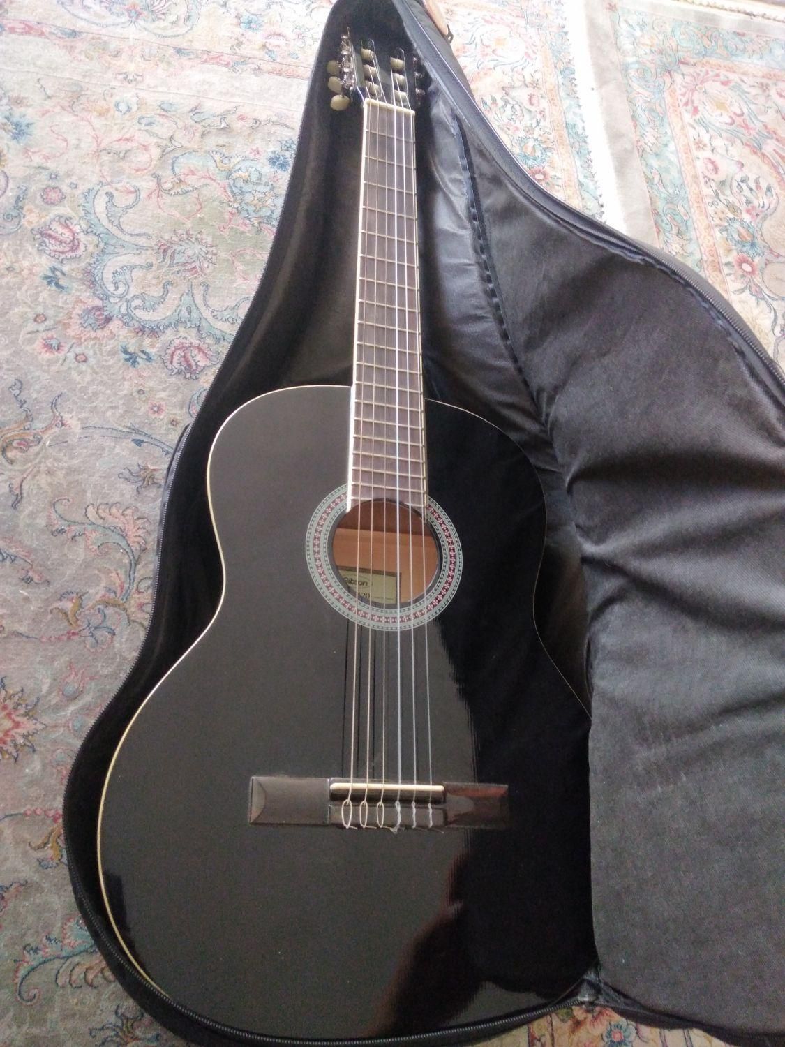 گیتار Gibson|گیتار، بیس، امپلیفایر|رودهن, |دیوار