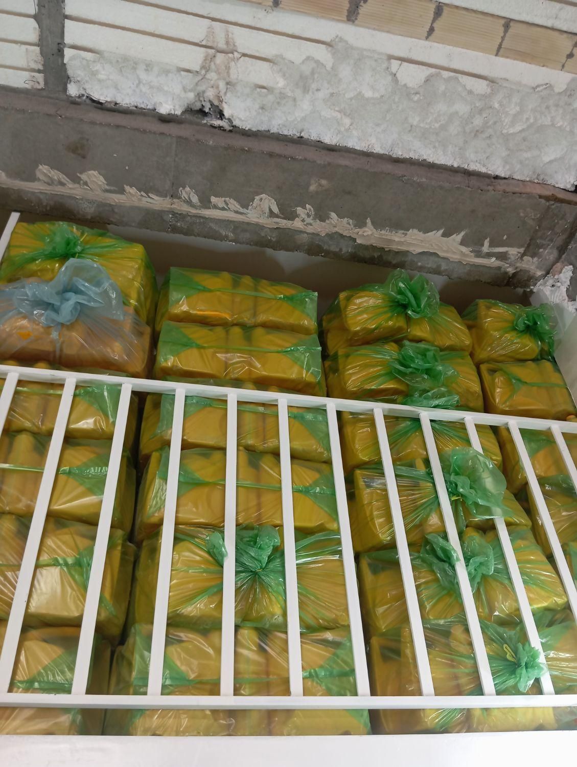 4لیتیری|ظروف نگهدارنده، پلاستیکی، یک‌بارمصرف|رباط‌کریم, نصیرشهر|دیوار