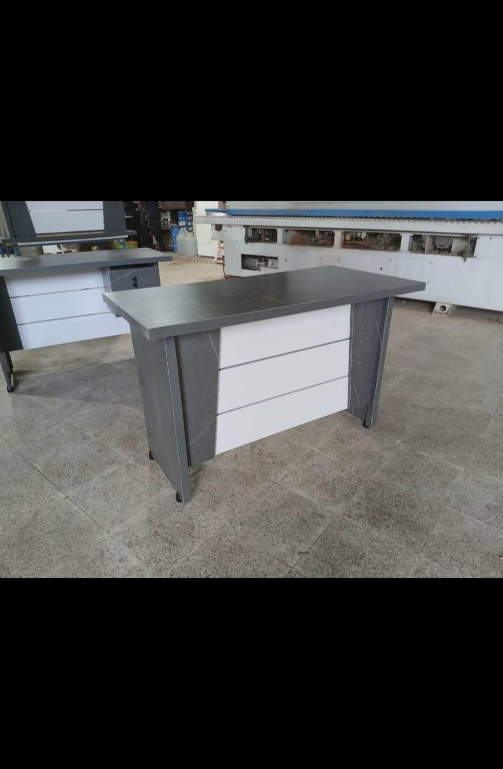 میز کارمندی تابان|دفتر کار|صدرا-فارس, فاز ۱|دیوار