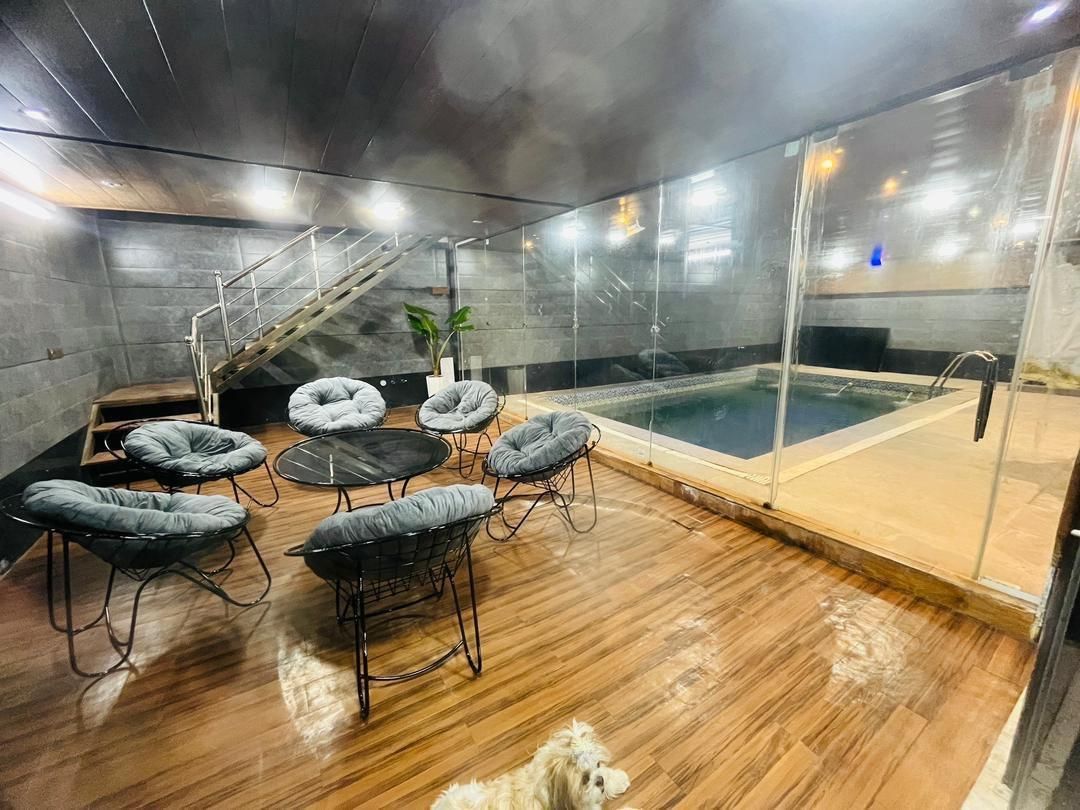 عمارت سفید|اجارهٔ کوتاهمدت ویلا و باغ|اصفهان, پارک مشتاق|دیوار