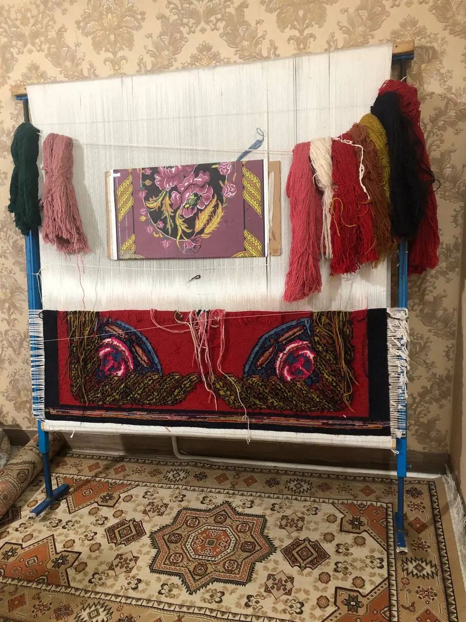 دار قالی|فرش|تهران, مینای شمالی (مخبر)|دیوار