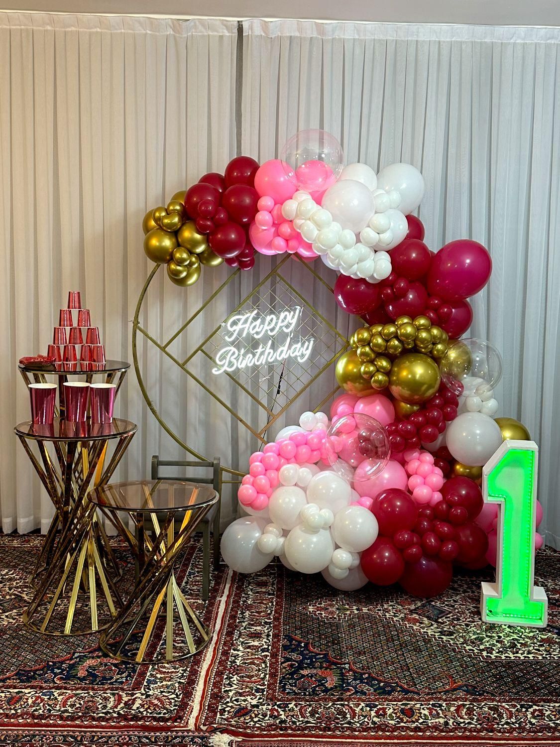 اجرای انواع بادکنک آرایی گل آرایی تم تولدوافتتاحیه|خدمات پذیرایی، مراسم|کرمانشاه, |دیوار