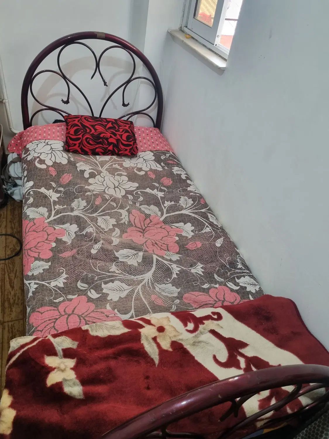 تخت فلزی|تخت و سرویس خواب|رشت, دروازه لاکان|دیوار