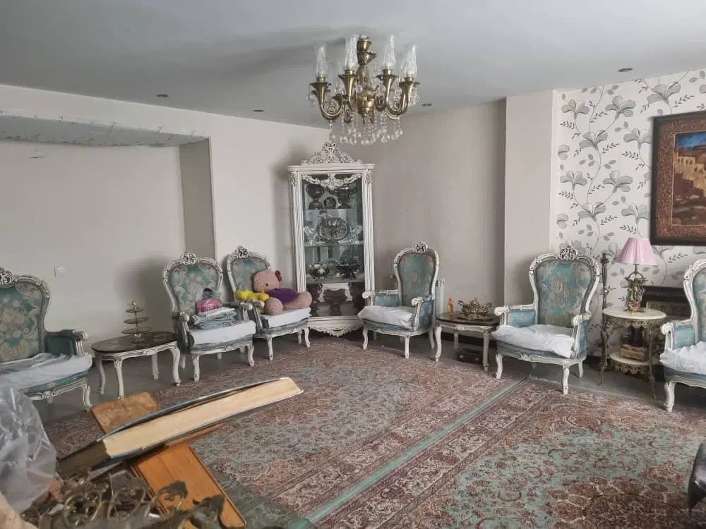 مبل ۱۱ نفره کاملا سالم و تمیز با پرده|مبلمان خانگی و میز عسلی|تهران, فرزانه|دیوار