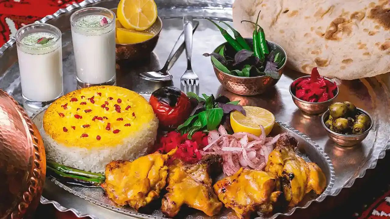 استخدام نیروی کار در رستوران در شهرستان نایین|استخدام خدمات فروشگاه و رستوران|اصفهان, آبشار|دیوار