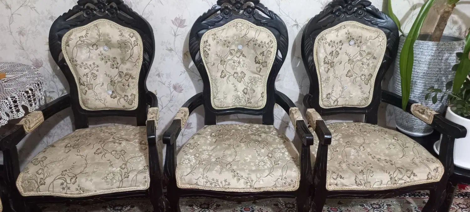 با سلام مبل نونو ۸ نفره بدون پارگی و سوختگی.|مبلمان خانگی و میز عسلی|ازنا, |دیوار
