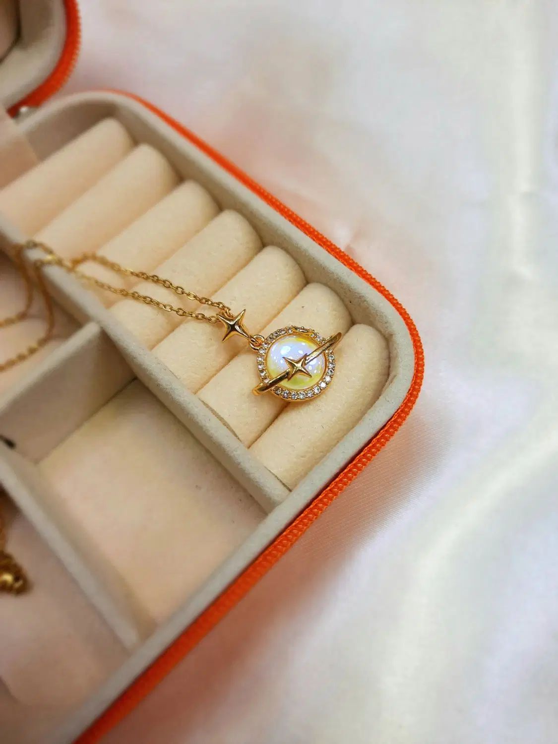 گردنبند ها فانتزی دارای طرح های مختلف بدلیجات|بدلیجات|قم, ارم|دیوار