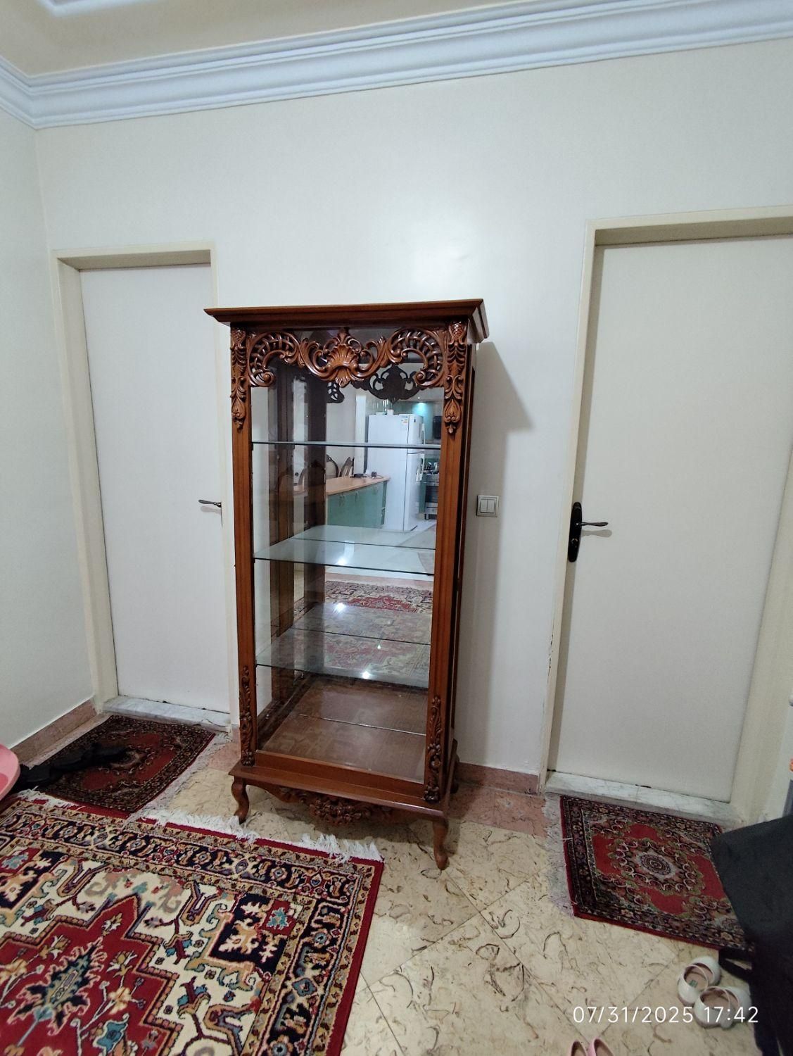 بوفه و ویترین آینه دار چوبی کارشده، اکباتان|بوفه، ویترین، کنسول|تهران, اکباتان|دیوار