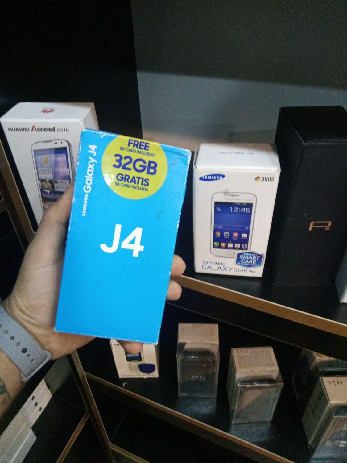 گوشی لمسی سامسونگGalaxy J4 ۳۲ گیگابایت|موبایل|تهران, دردشت|دیوار