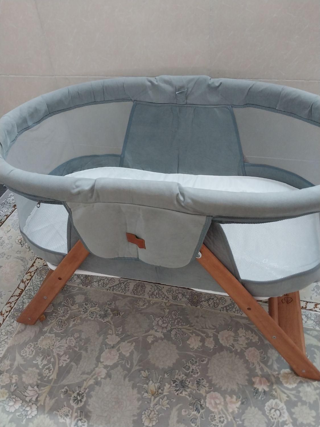 تخت کودک|تخت و صندلی بچه|ری, شهادت|دیوار