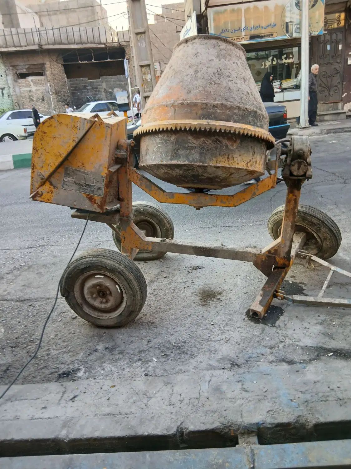 بتونیر ۳۰۰لیتری دینام ۴اسب موتوژن تبریز|ماشین‌آلات صنعتی|تهران, استخر|دیوار