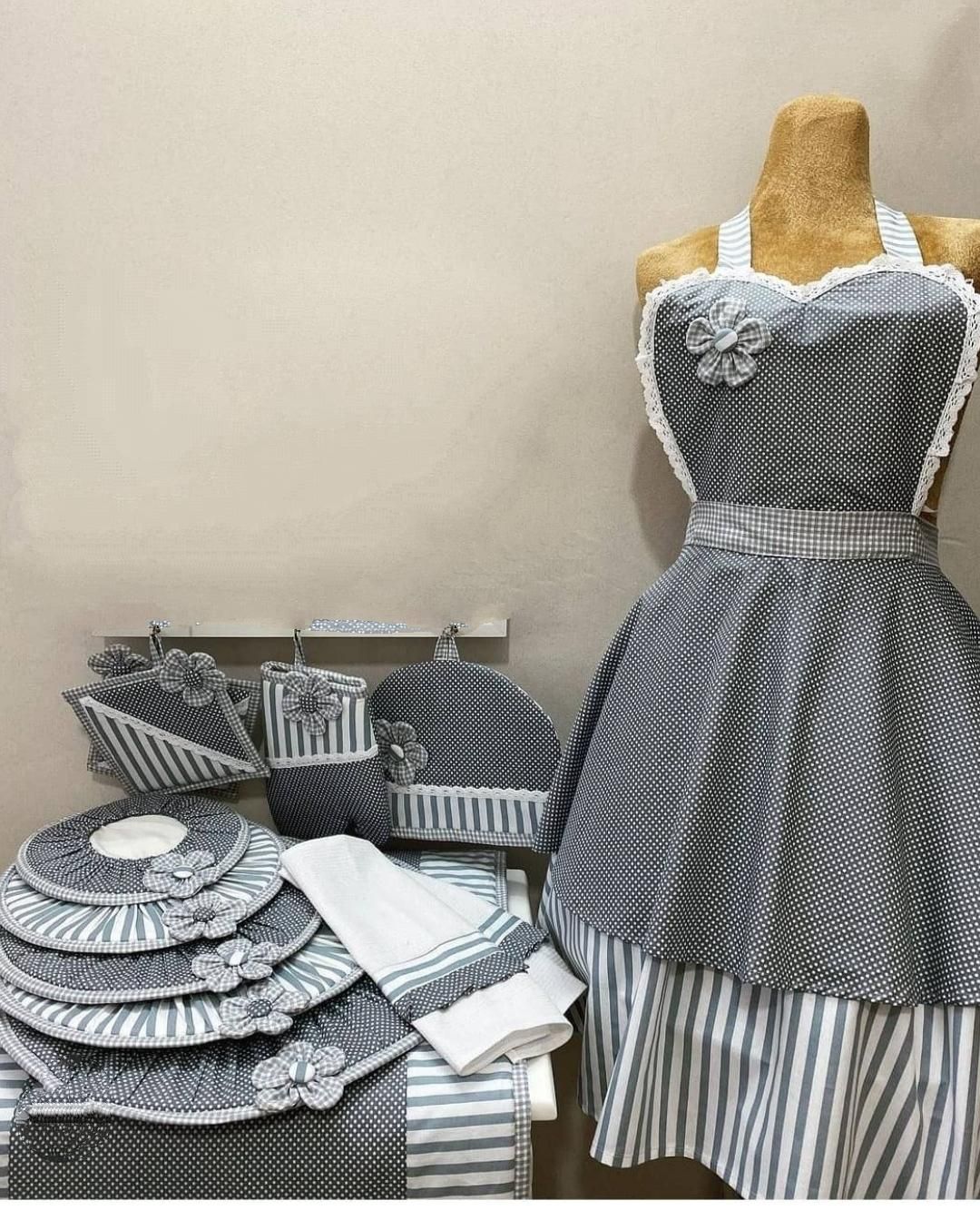 سرویس اشپزخانه وپیشبند|سفره، حوله، دستمال آشپزخانه|اراک, |دیوار