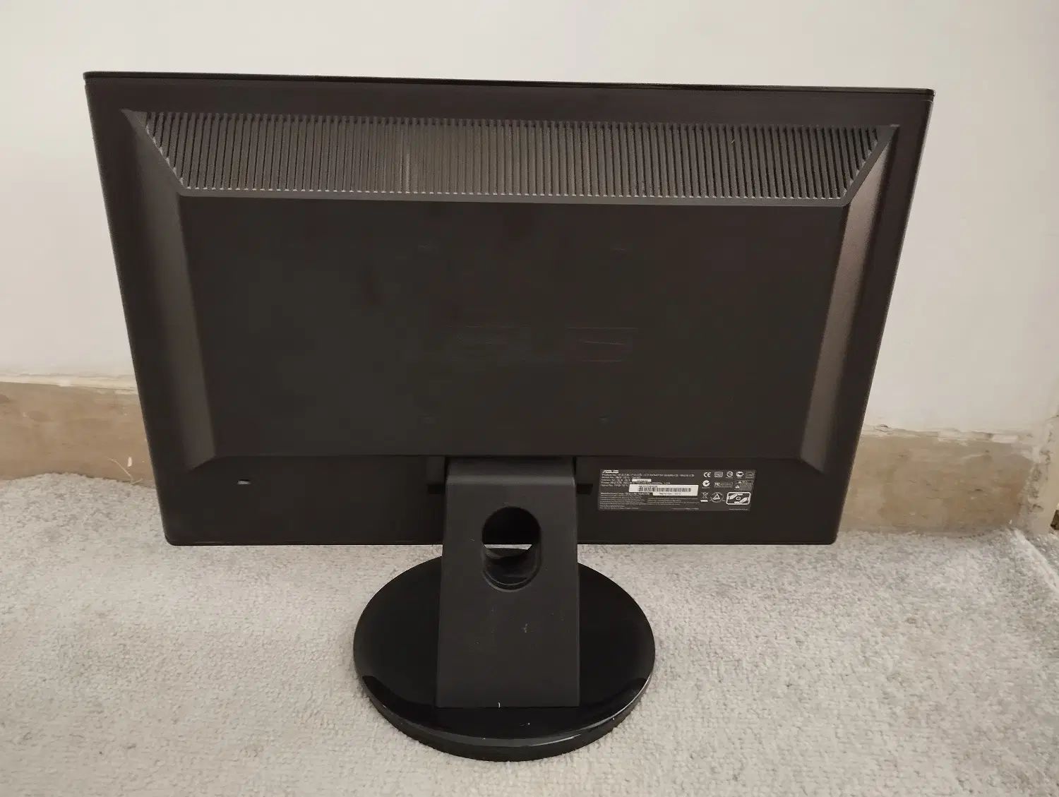 مانیتور Asus 19 inch|قطعات و لوازم جانبی رایانه|اصفهان, هفتون|دیوار