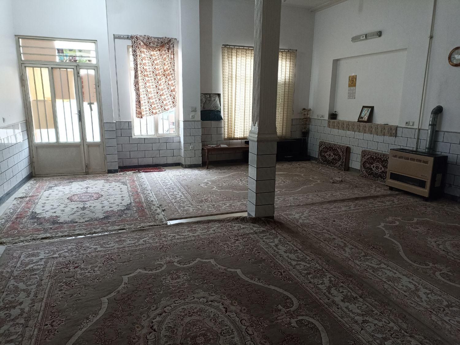 فروش خانه ویلایی ۱۴۰ متری ۳ خوابه در کارگر|فروش خانه و ویلا|کاشان, کارگر|دیوار