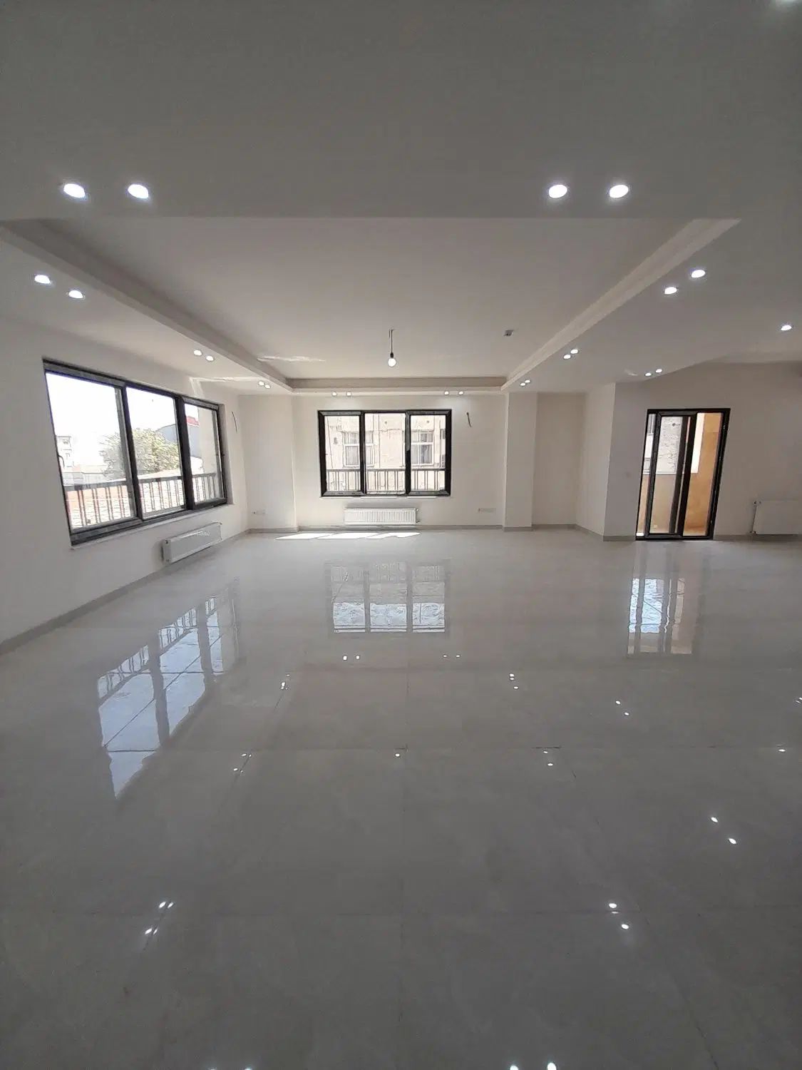 ۲۲۴متری/۳خواب/۲پارکینگه/تاپ لوکیشین تختی|فروش آپارتمان|رشت, سعدی (تختی)|دیوار