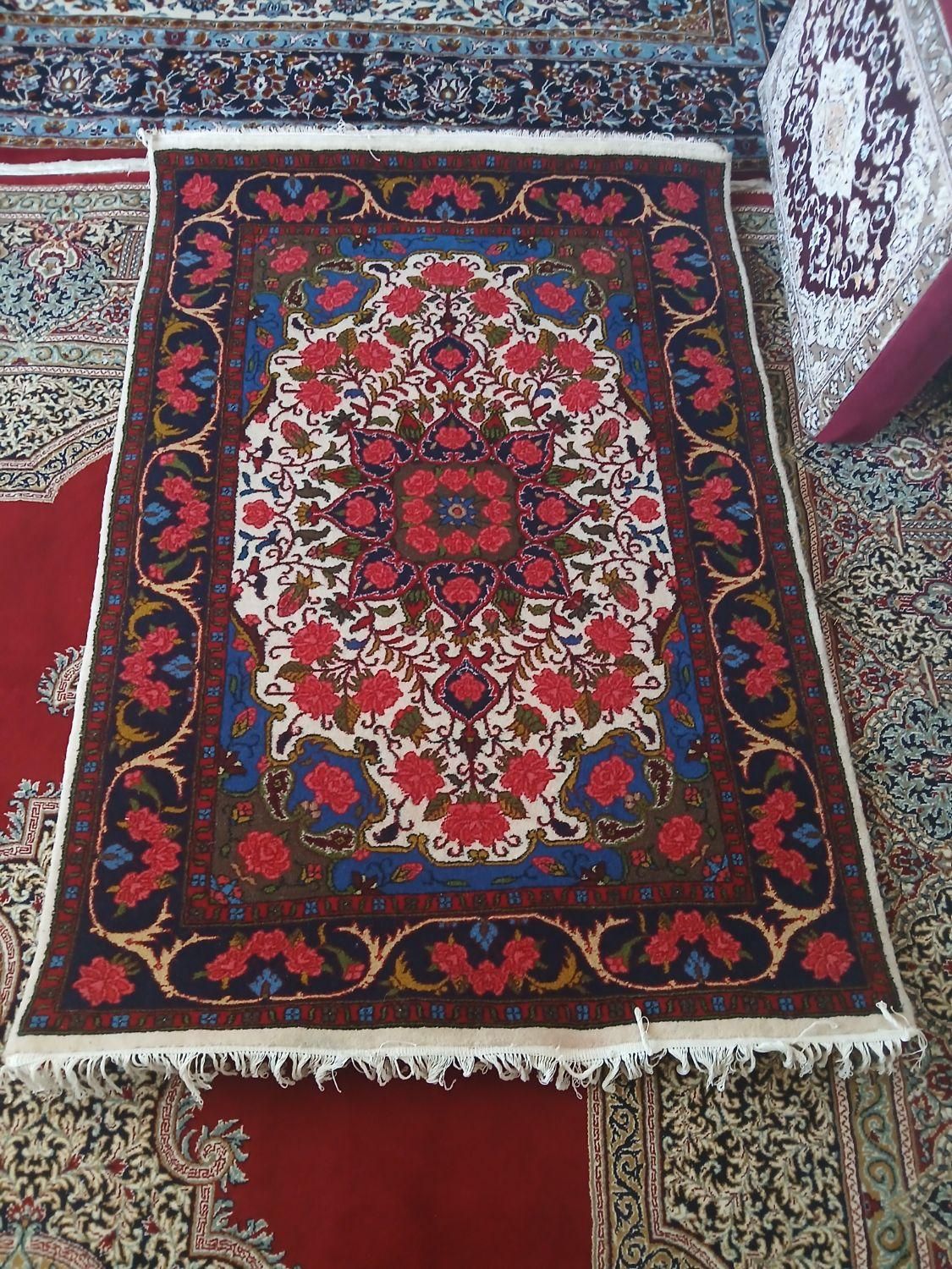 سه تخته فرش دستبافت گلسرخ|فرش|تهران, استاد معین|دیوار