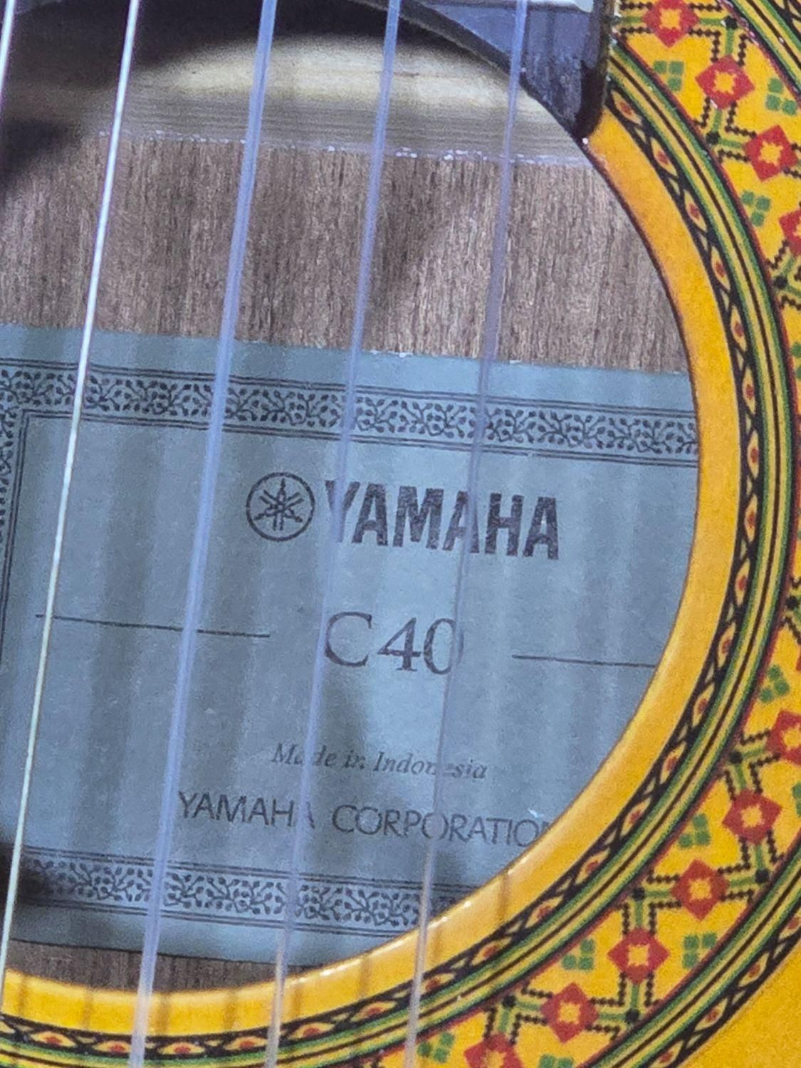 گیتار  یاماها c 40|گیتار، بیس، امپلیفایر|دوگنبدان, |دیوار